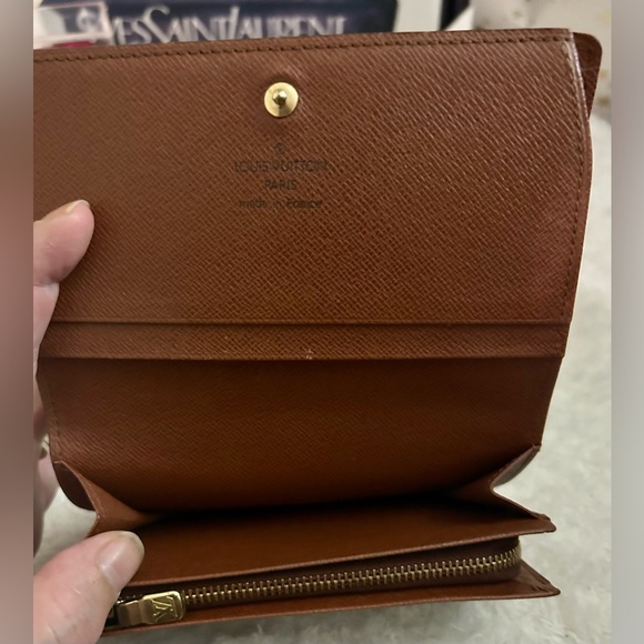 LV Monogram Middy (Medium) sized Wallet in EUC - Picture 5 of 14